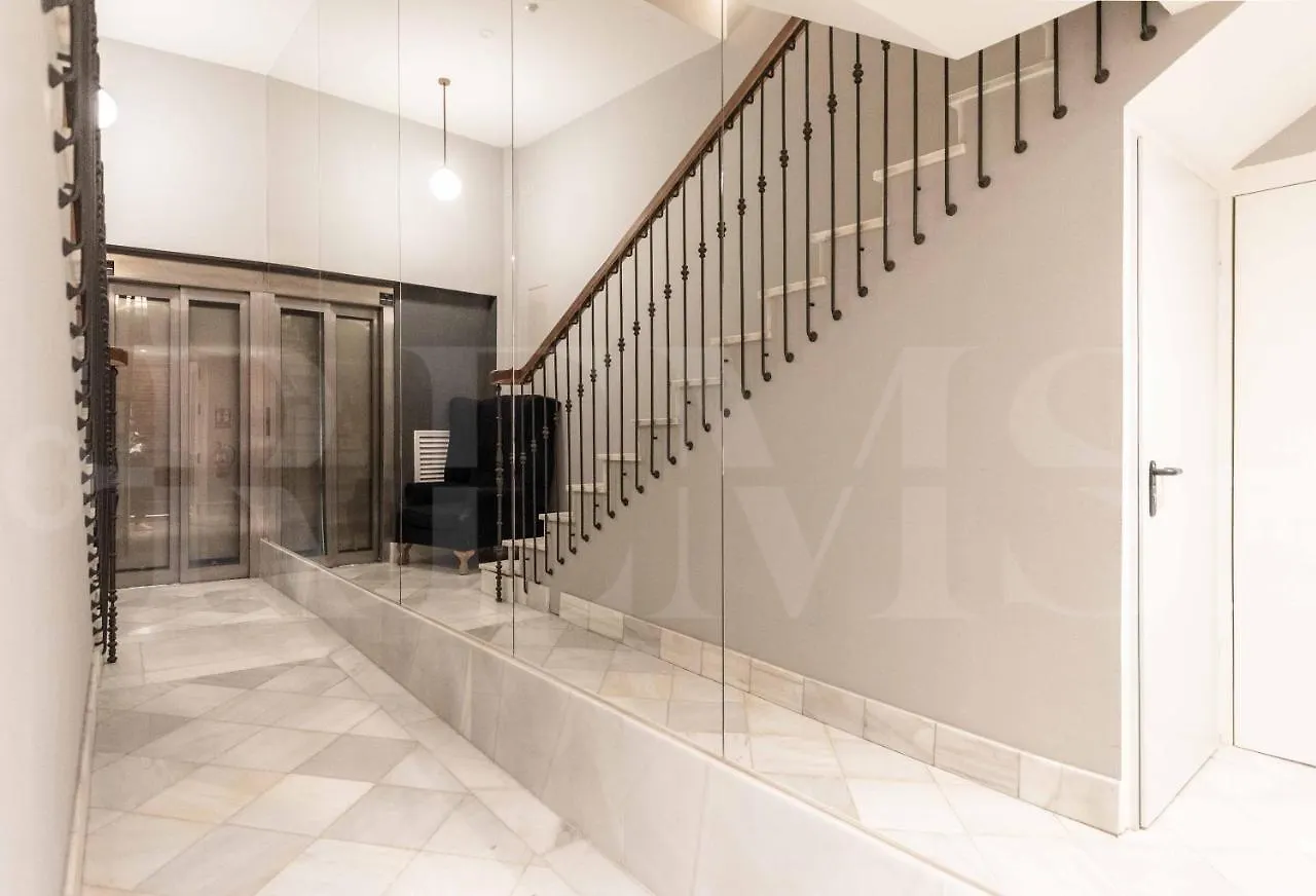 Modern Luxe Apartment In The Historic City Center By Rems Malaga