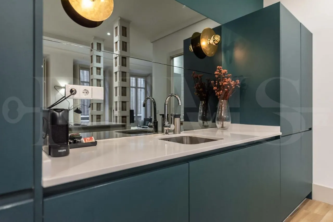 Modern Luxe Apartment In The Historic City Center By Rems Malaga