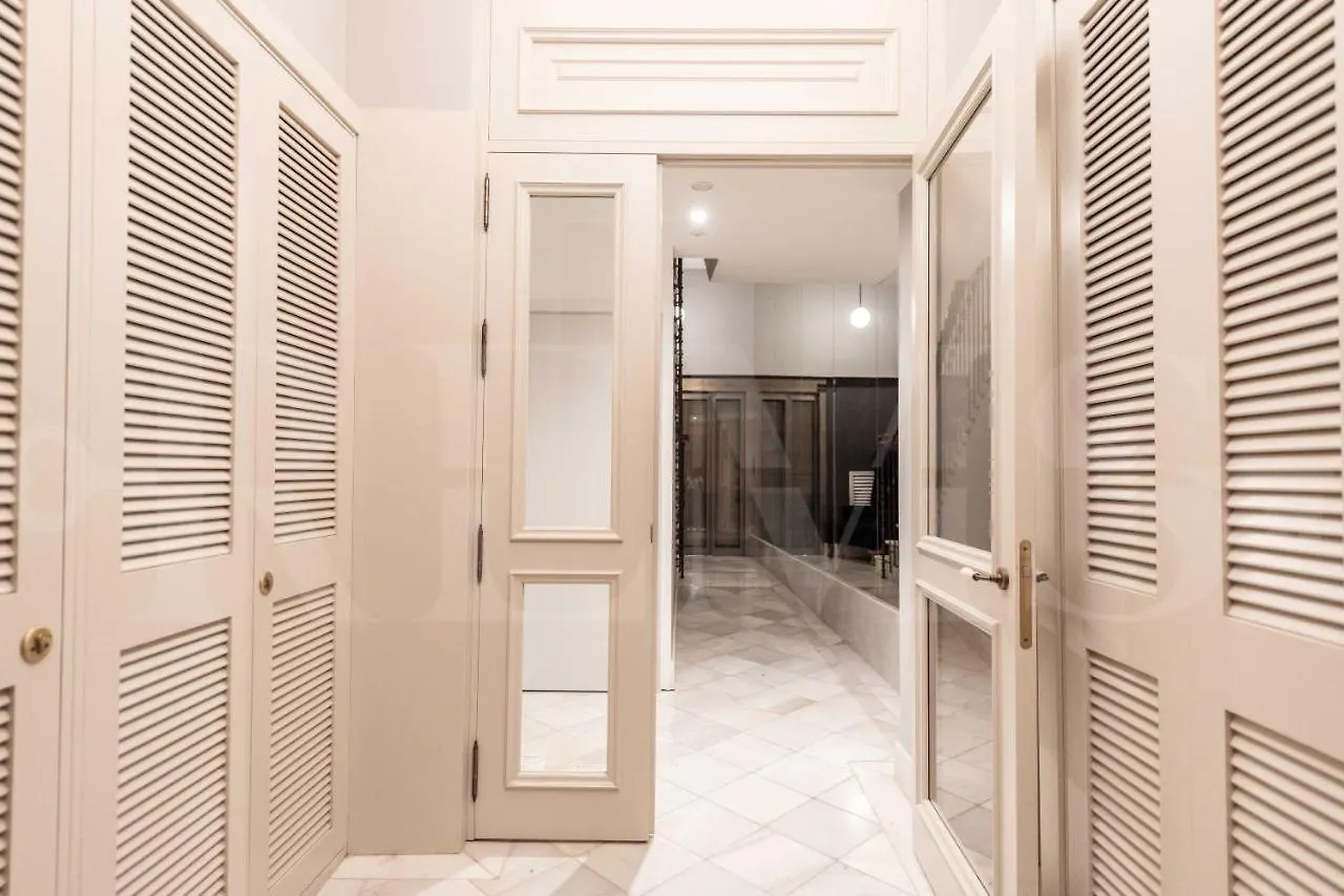 Modern Luxe Apartment In The Historic City Center By Rems Malaga