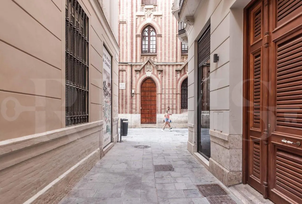 Modern Luxe Apartment In The Historic City Center By Rems Malaga