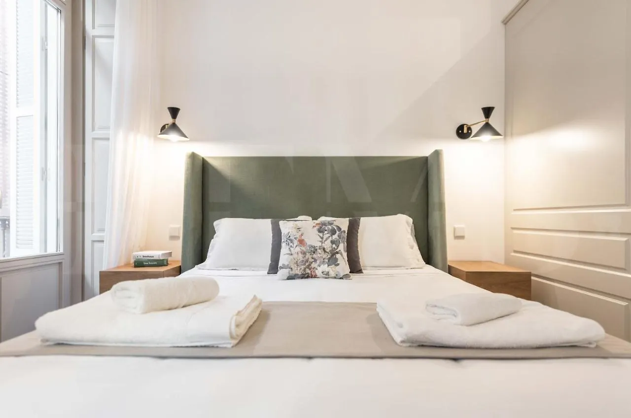Modern Luxe Apartment In The Historic City Center By Rems Malaga